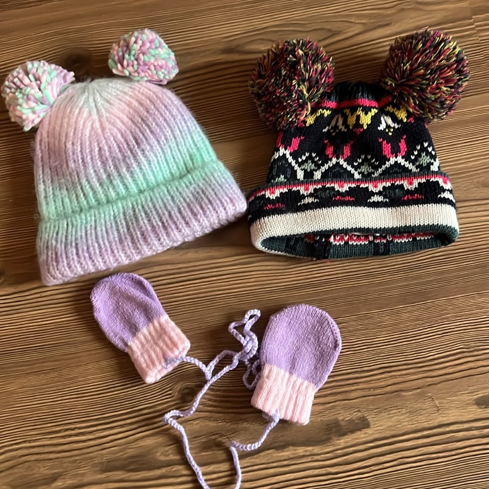 3-PC Baby Girls 2 Winter Beanies and Mittens Size 6-12m